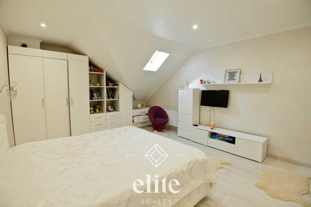 elite realty image