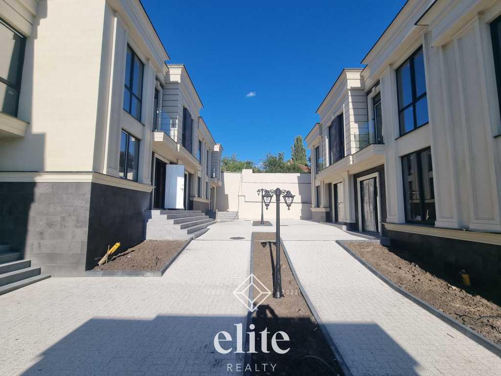 elite realty image