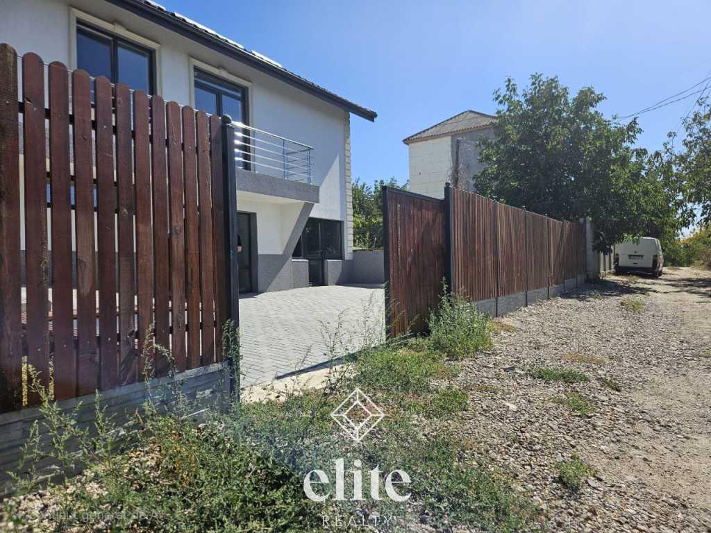 elite realty image