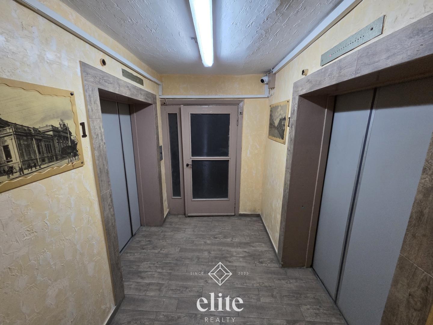 elite realty image