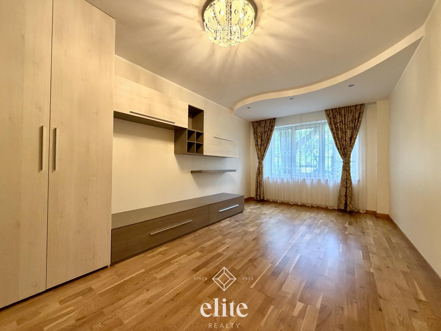 elite realty image