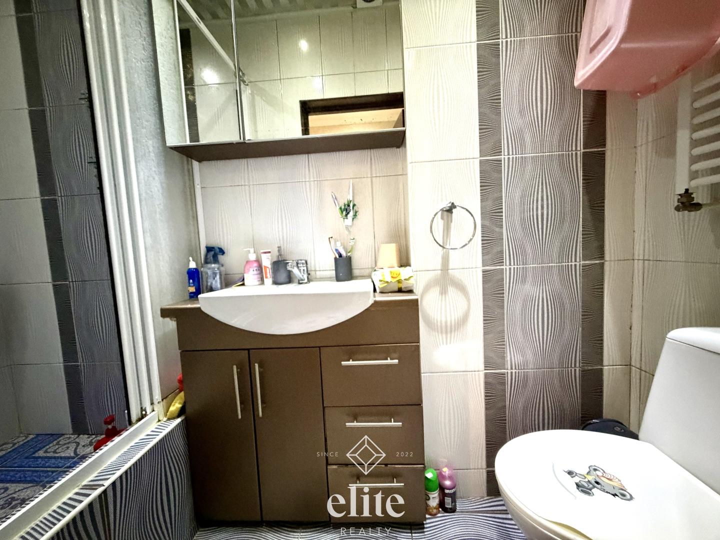 elite realty image